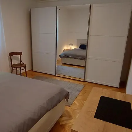 Apartman Lama شقة *